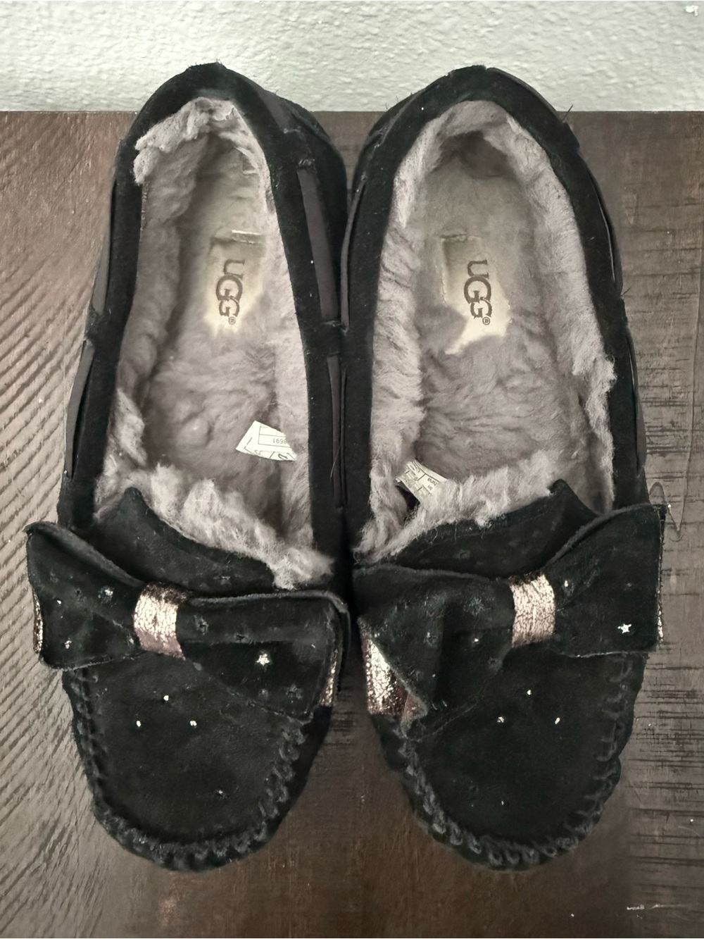 UGG Dakota Stargirl Black Suede Slippers Women’s US 8 Gold Stars Bow 1098691